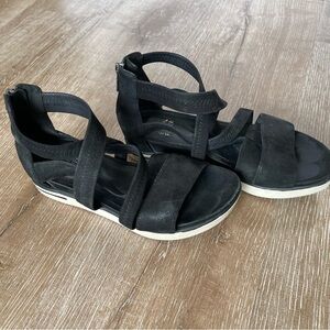 Eileen Fisher Skill tumbled Nubuck sneaker sandal size 5.5